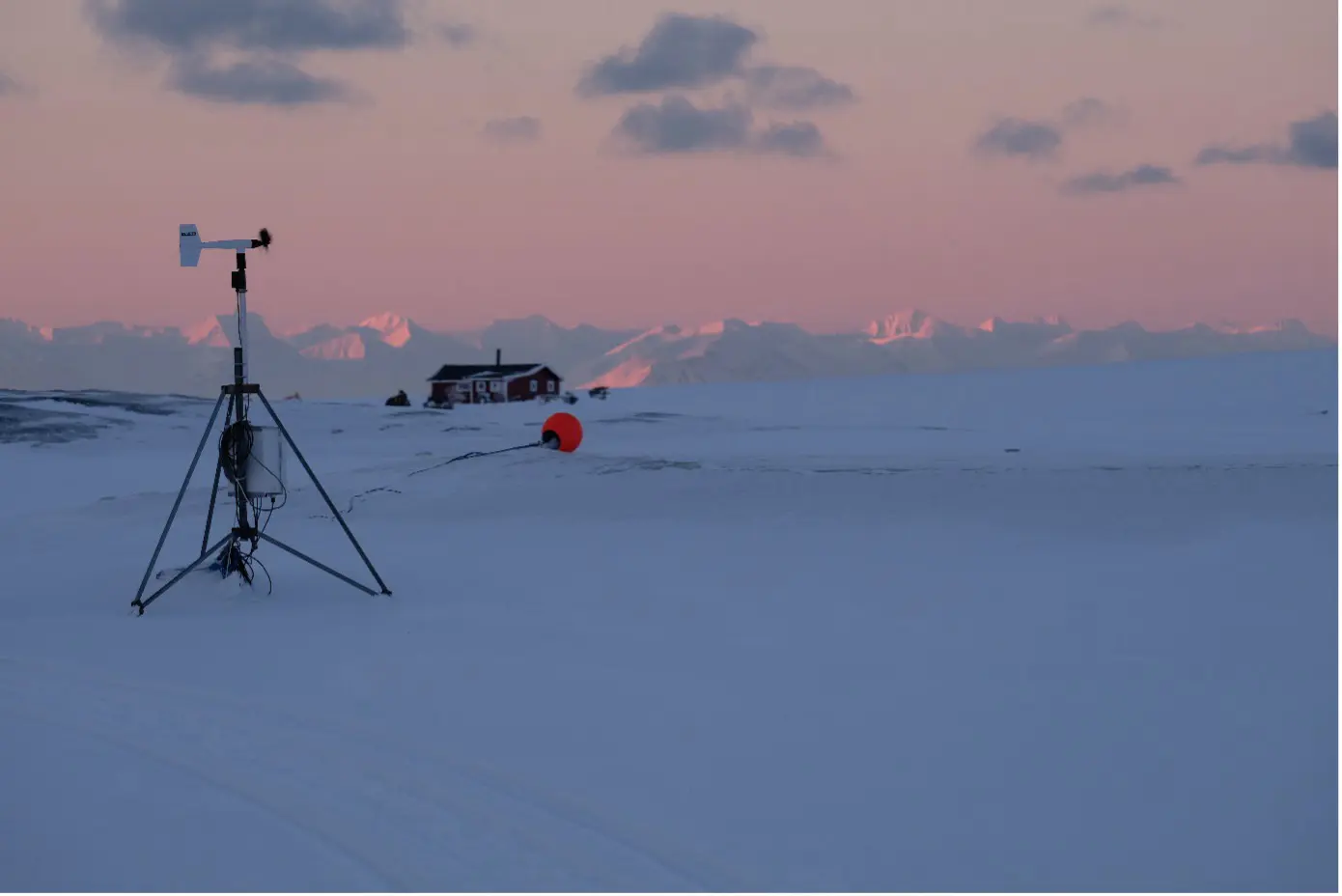 The SIOS-funded TerraSeep installation during winter. Note that the lake ice is starting to arch upwards under pressure, lifting te buoy. Sometimes the lake surface is elevated by as much as 3m under the ice blister because the groundwater keeps flowing under artesian pressure.