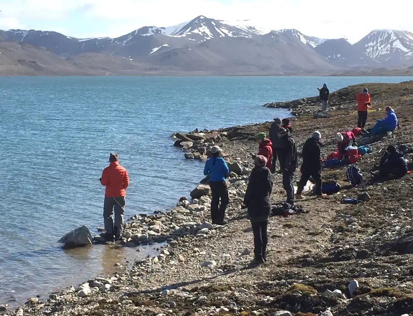 Students at Linnèvannet
