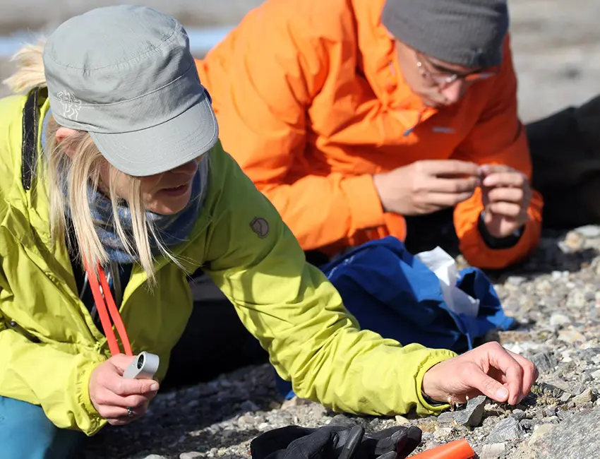 Fieldwork Pernille Bronken Eidesen and AB-201 student during fieldwork in Kongsfjorden, August 2018. Photo: Tina Dahl/UNIS