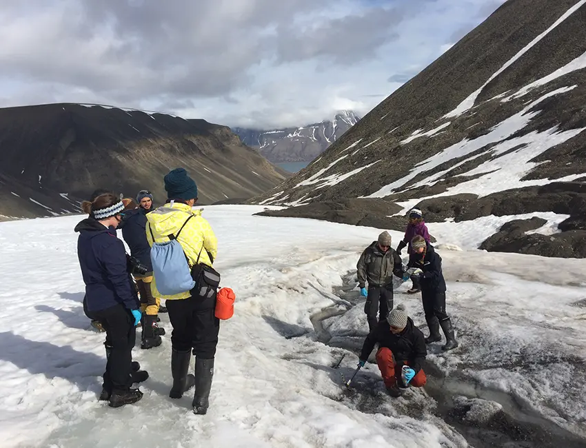 AB-327 fieldwork on Longyearbreen AB 327 fieldwork on Longyearbreen, July 2017. Photo: Lise Øvreås/UNIS