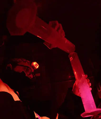 Bilde 1 s Jorda Molina_425px Measuring water in a dark, cool room.
