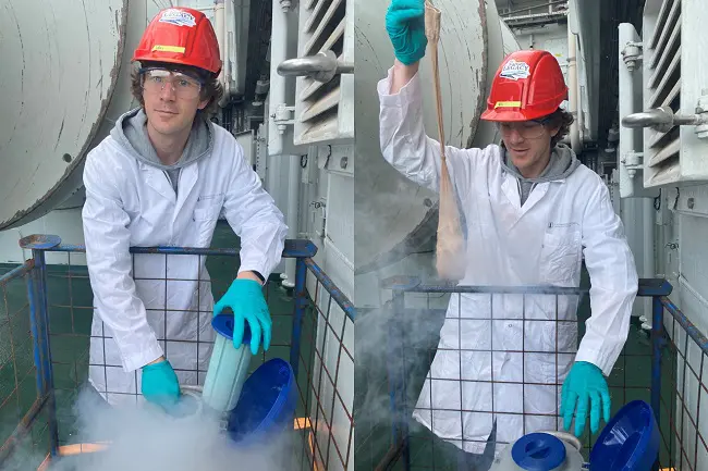Figure2-650 Using nylon stockings to freeze