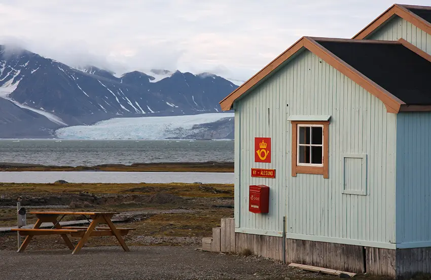 Post office in Ny-Ålesund The old post office in the world's northernmost settlement, Ny-Ålesund in Svalbard.