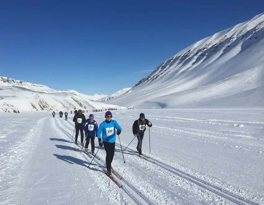 Ivrige deltakere i Todalen. Svalbard skimaraton 2015. Photo: Inger Lise Næss/UNIS