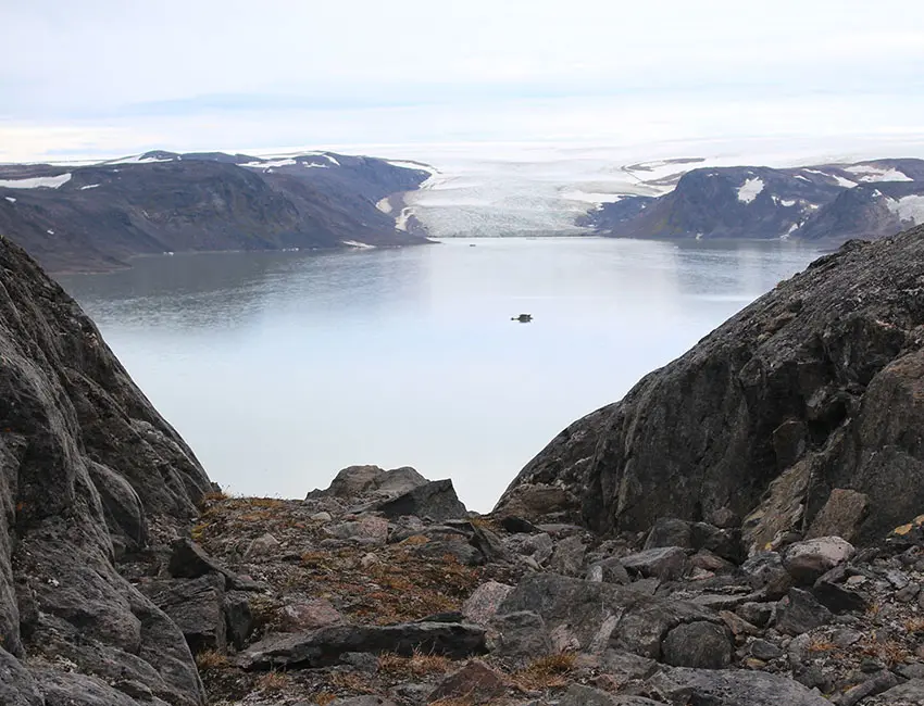 Femmilsjøen Femmilsjøen and Longstaffbreen