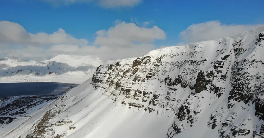 Snow cornises on top of Gruvefjellet