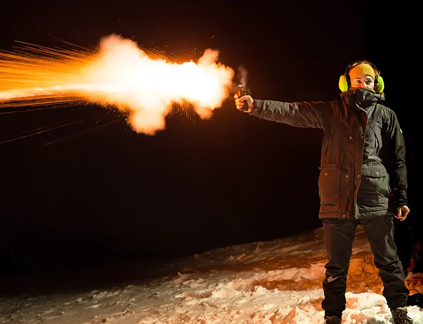 Signal flare safety course Student firing a signal flare gun during the safety course AS-101 in January 2017. Photo: Børge Damsgård/UNIS