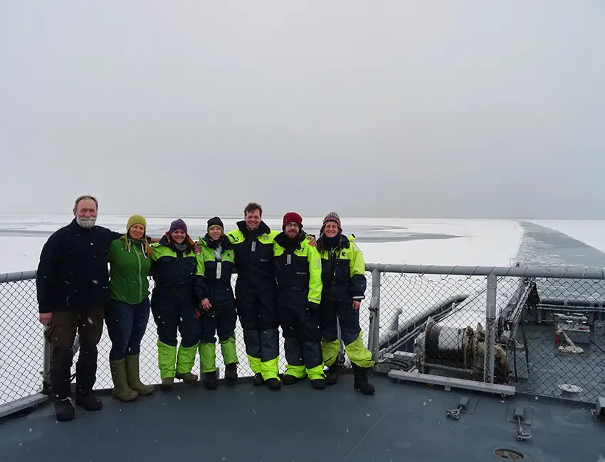 The team onboard KV Svalbard The FAAbulous crew: Jozef Wiktor, Tove Gabrielsen, Ane Cecilie Kvernvik, Helena Cuny, Sander Verbiest, Patrick Schimmel, and Eva Leu. Photo: Eva Leu