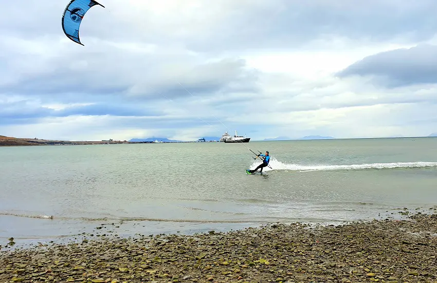 ThomasLone2 Kite surfing outside Longyearbyen harbour