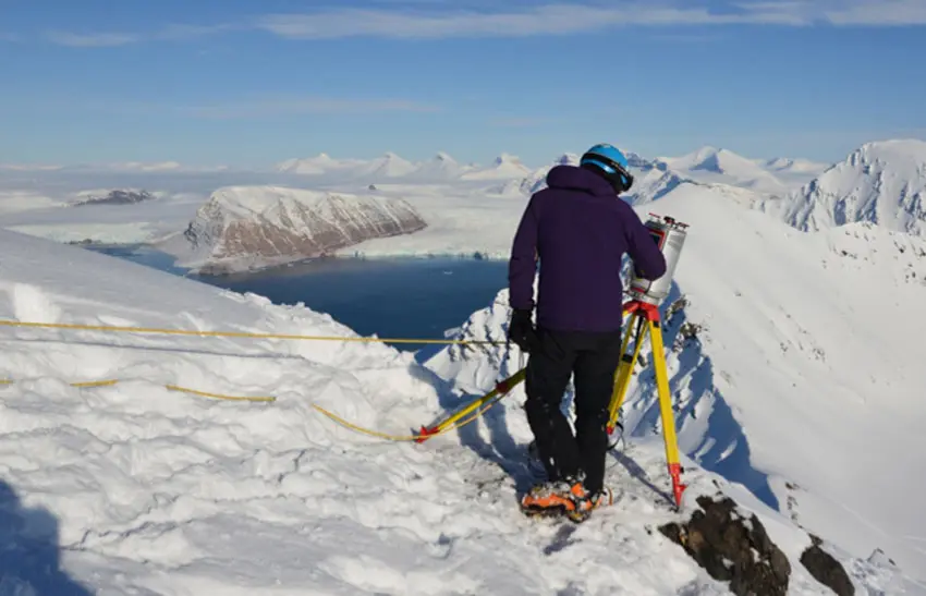 Measuring snow depth with laser scanner Measuring snow depth with laser scanner