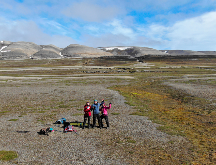 Reindeer counters Scientists counting Svalbard reindeer