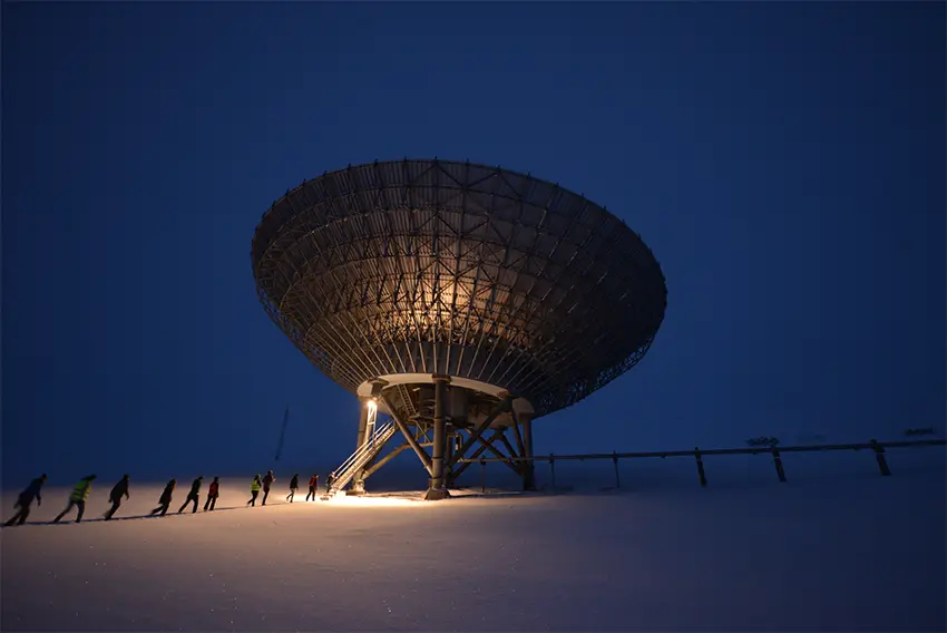 Students at the EISCAT radar, Svalbard, during the UNIS course AGF-216.