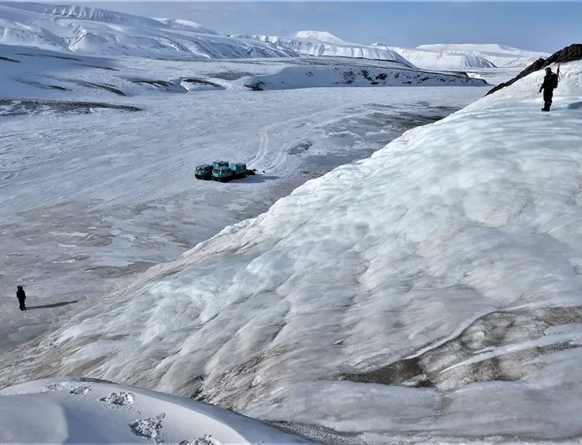 Glaciology students contemplate the coupling between subglacial drainage from local glaciers and the ground water systems that result in pingo formation. Photo: Andy Hodson/UNIS