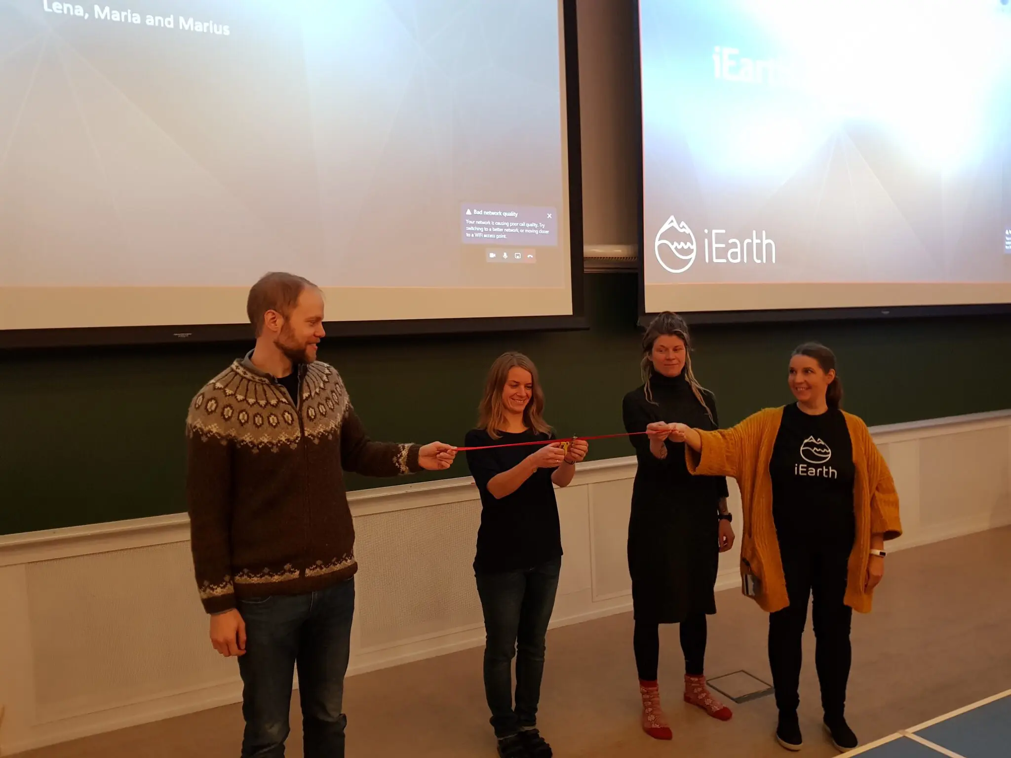 At the official opening of iEarth, pedagogical leaders Marius Jonassen, Lena Håkansson, and Maria Jensen marked the beginning of the new centre for integrated geoscience education at UNIS. Photo: UNIS